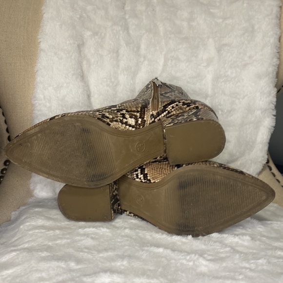 Snake Pattern Boots - Picture 2 of 6